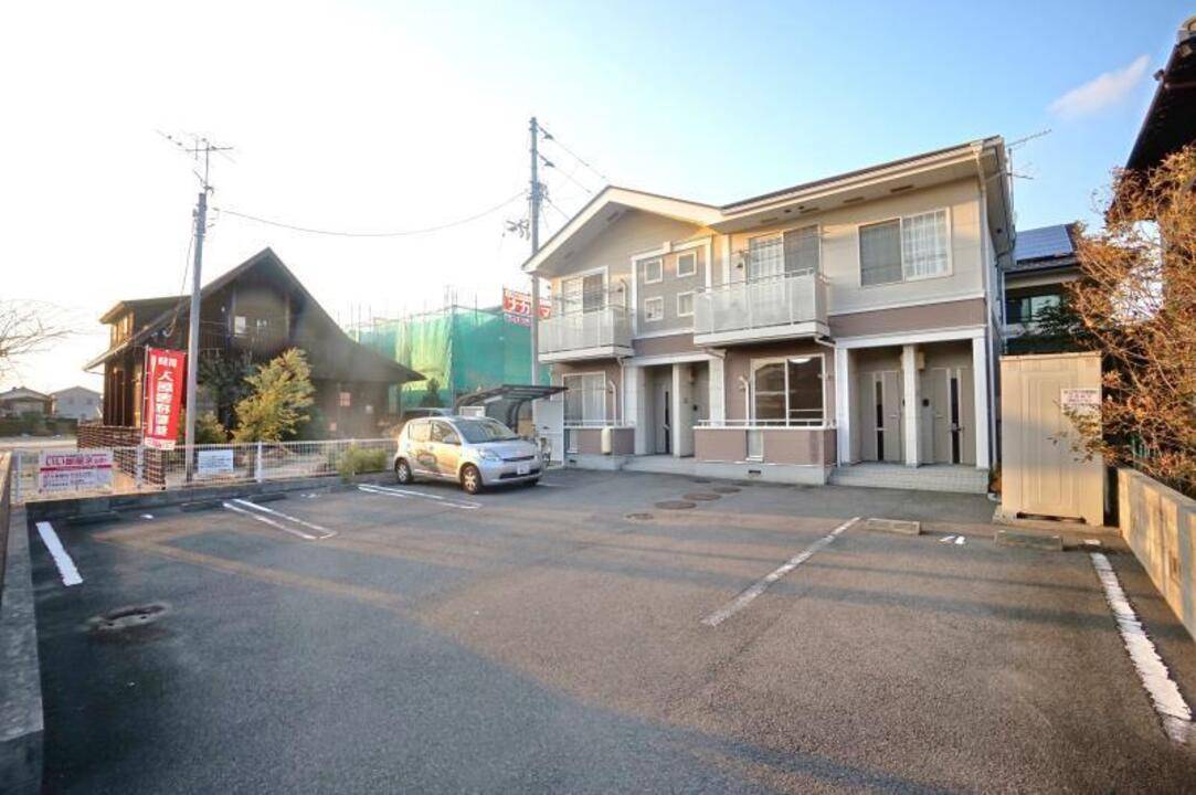 駐車場　駐車場