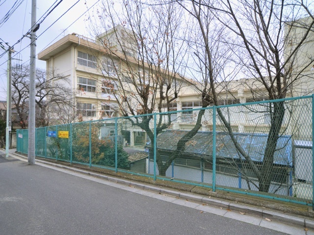 中学校　さいたま市立岸中学校（中学校）まで687m