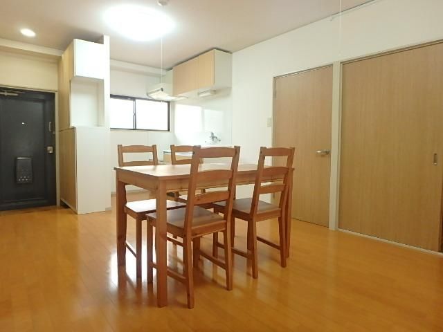 居室・リビング　室内