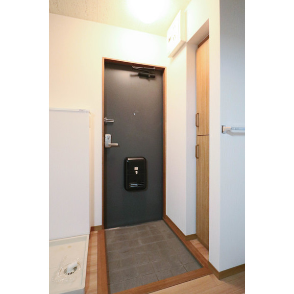 玄関　同じ建物の別のお部屋