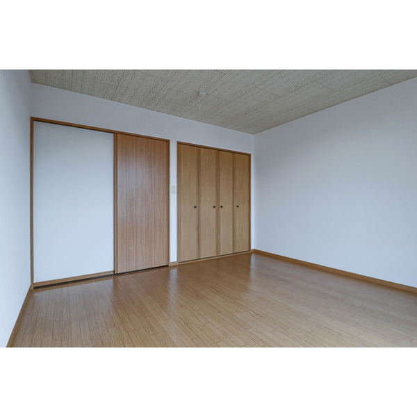 居室・リビング　同じ建物の別のお部屋