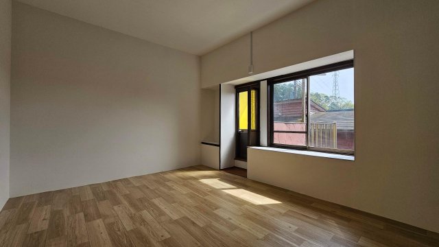 その他　リノベ中。2階6帖洋室