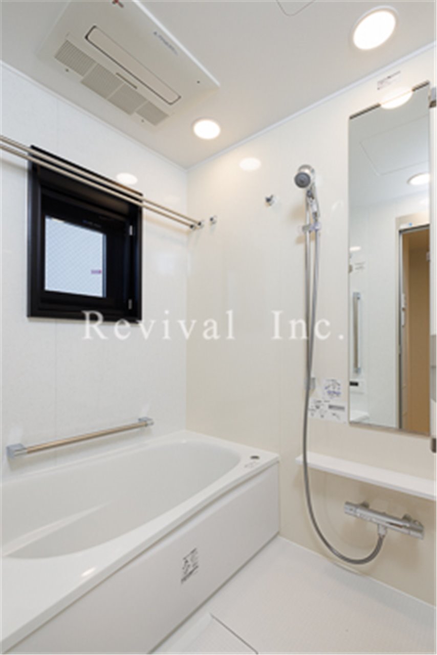 バス・シャワールーム　追い焚き・浴室乾燥完備でございます