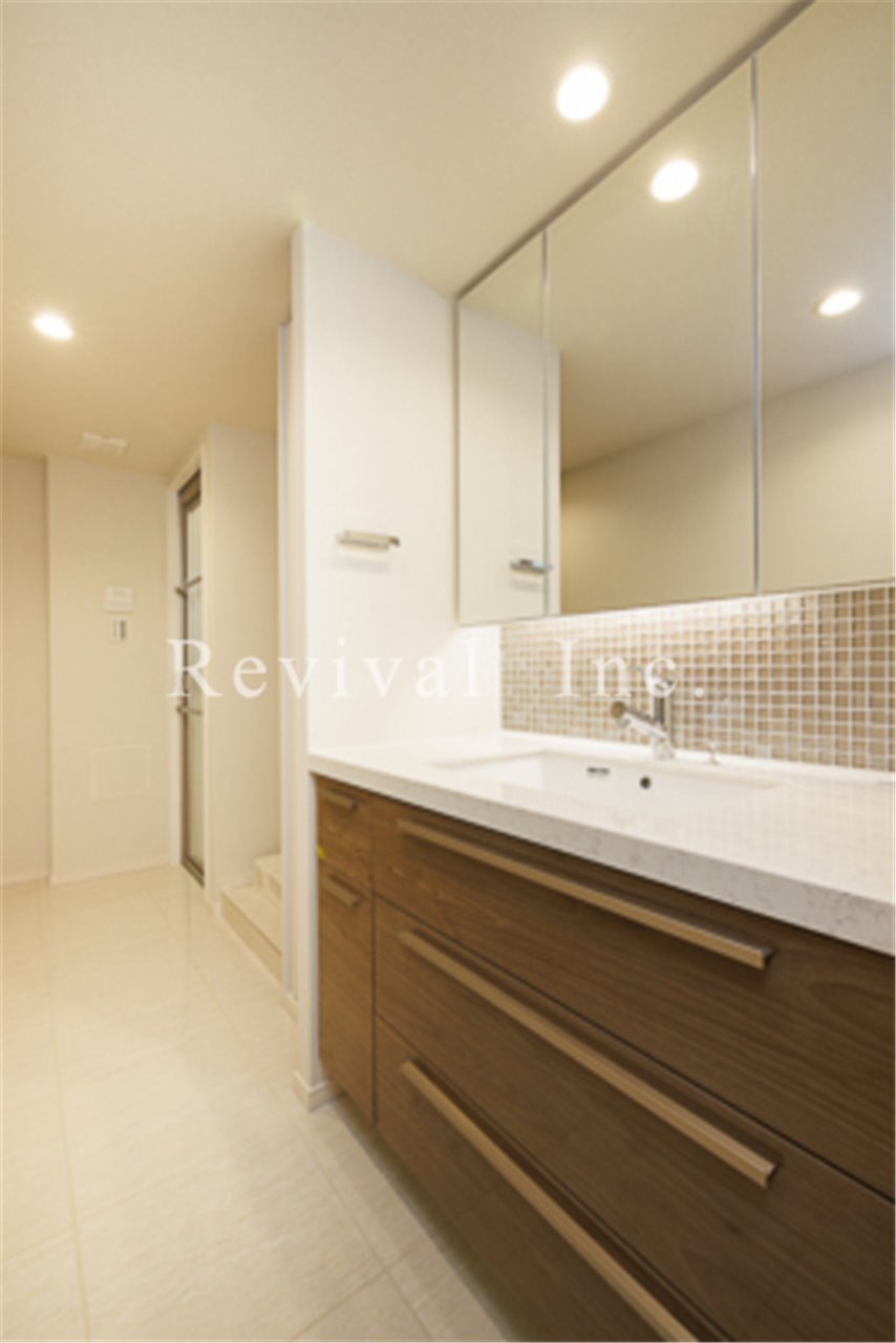 洗面設備　ワイドタイプの洗面でございます