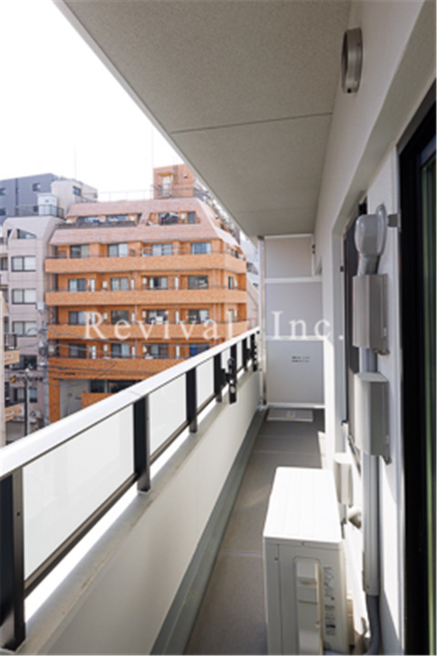 バルコニー　明るいバルコニーでございます