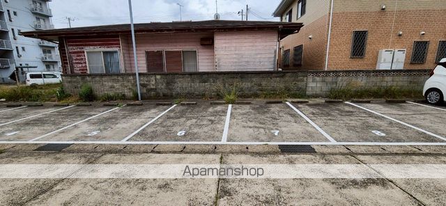 駐車場　駐車場