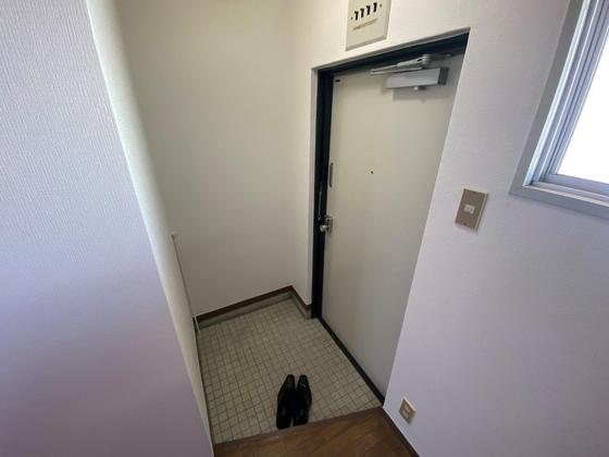 玄関　※別号室の写真です。