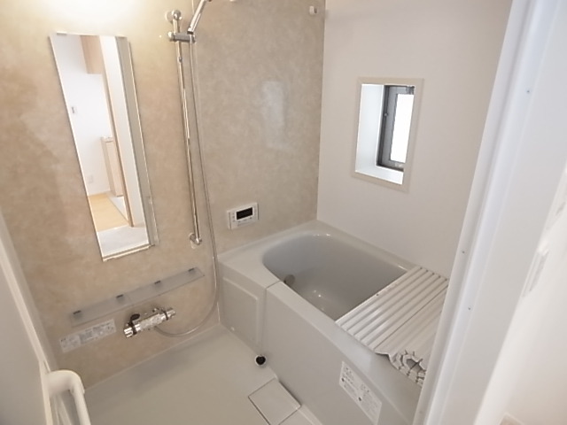 バス・シャワールーム　お風呂・トイレ別のセパレートはいいですね。