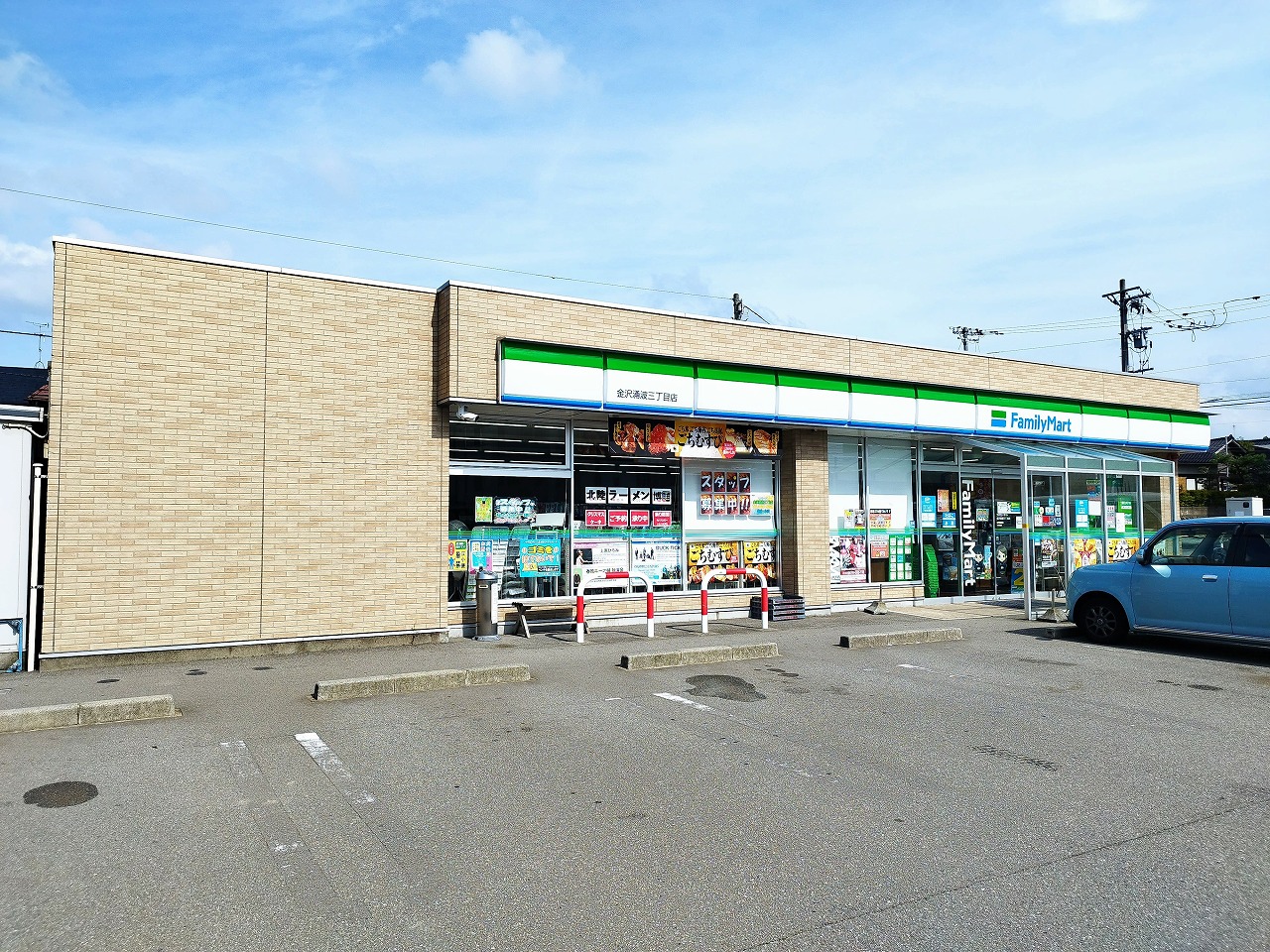 コンビニ　ファミリーマート金沢涌波三丁目店（コンビニ）まで154m