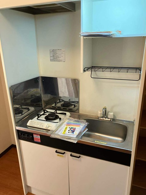キッチン　1口ガスコンロ付きのキッチンです！場所を取るお鍋やお皿もすっ