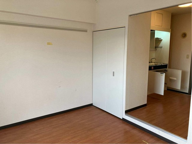 その他部屋・スペース　南向き洋室7帖☆クローゼットがあります♪お洋服の多い方もお部