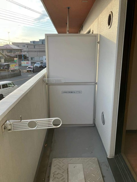 バルコニー　バルコニーは南向きです！お洗濯物はお昼からでも乾きそう☆気分