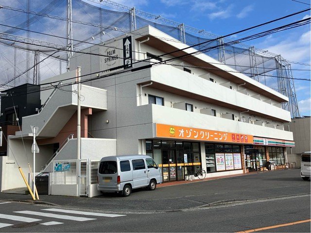 建物外観　複数沿線利用可能な「日吉」駅まで徒歩圏内！1階にコンビニがあ