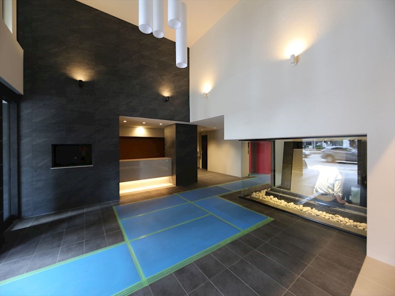 エントランス　エントランス　オートロック　宅配ＢＯＸ　防犯カメラ