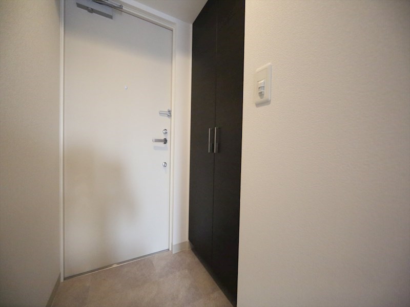 玄関　玄関　シューズボックス付（収納充実してます）