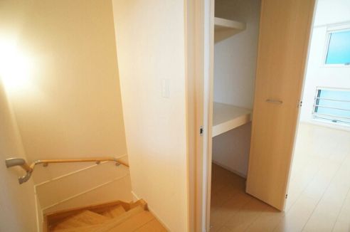 玄関　※別号室の写真です。