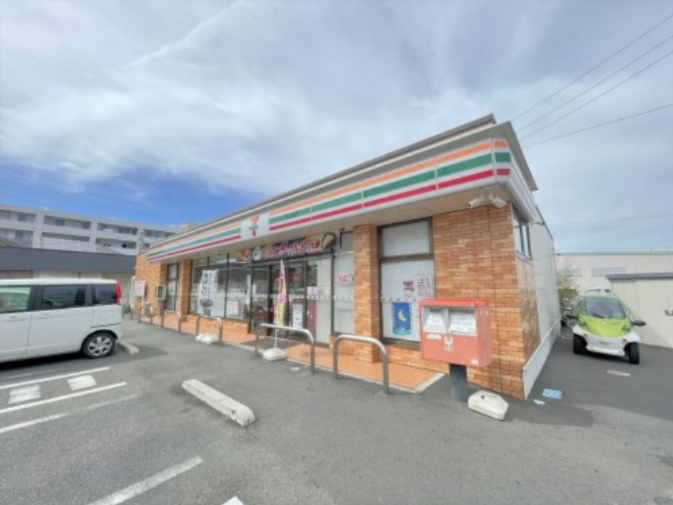 コンビニ　セブンイレブン　豊春駅前店（コンビニ）まで877m