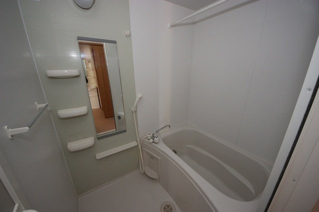 バス・シャワールーム　お風呂で日々の疲れを落としましょう