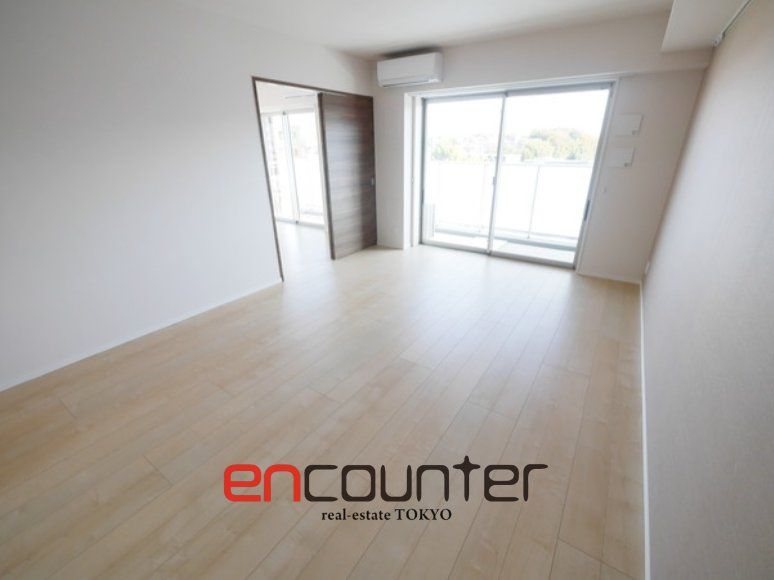 居室・リビング　※同マンション別室参考写真