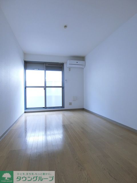 居室・リビング　手動防犯シャッターあり