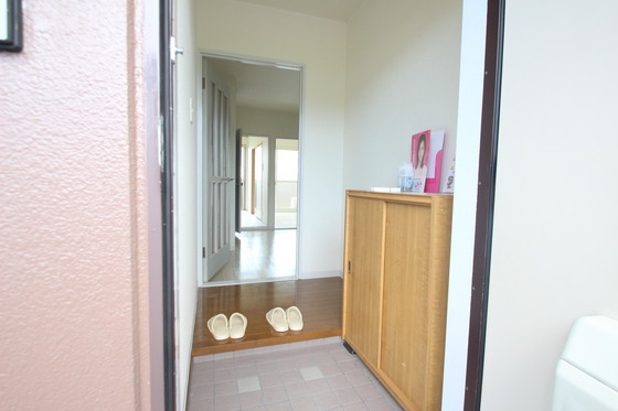 玄関　※別部屋の写真です