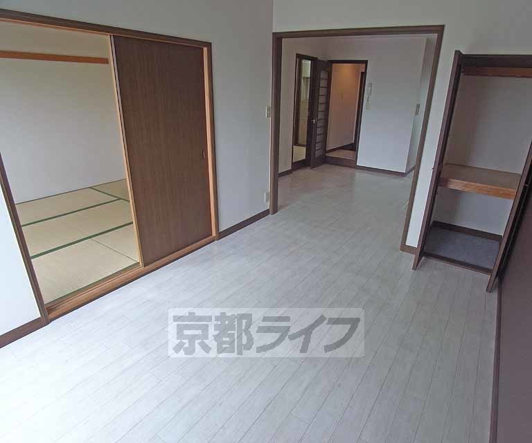 居室・リビング　明るいリビングです