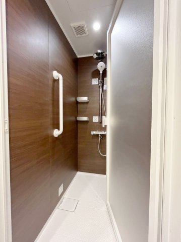 バス・シャワールーム　落ち着いた空間のお風呂です