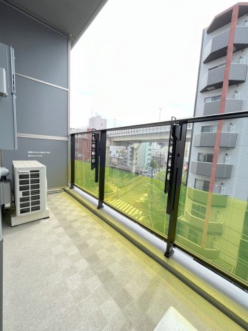 バルコニー　バルコニーからの眺めを楽しみながら食事をしませんか