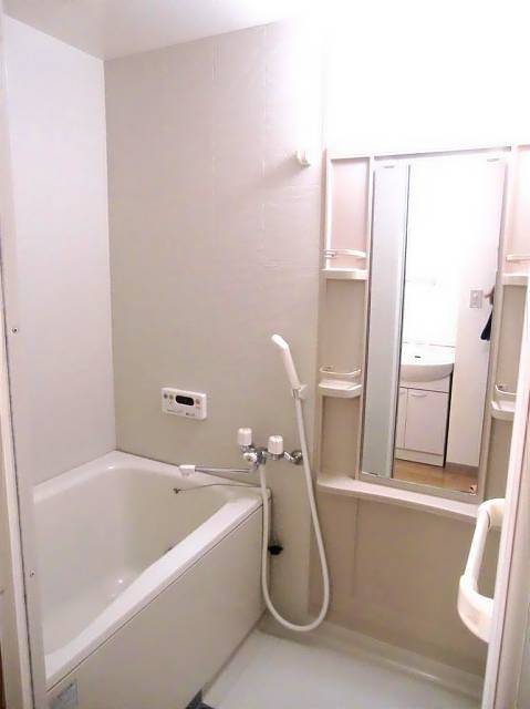 バス・シャワールーム　綺麗なバスルーム