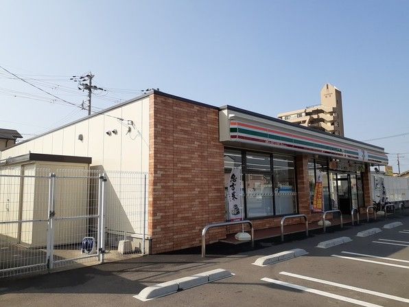 コンビニ　セブンイレブン松江北店様（コンビニ）まで400m