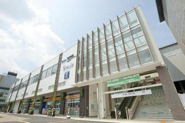 ショッピングセンター　Emio狭山市（ショッピングセンター）まで876m