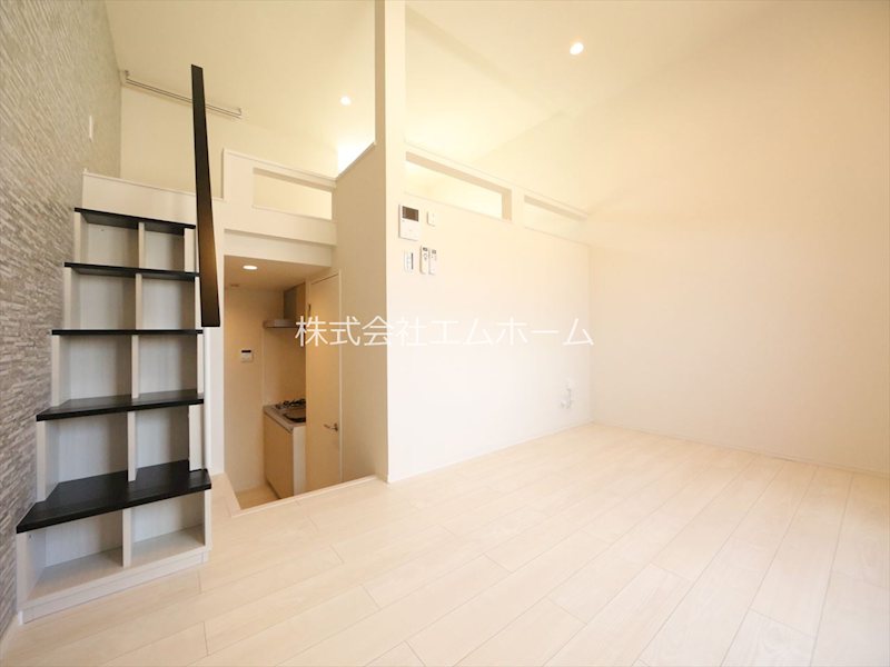 居室・リビング　洋室6.5帖　ロフト6.2帖（収納にも寝室にも使えます）