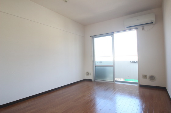 居室・リビング　※別部屋の写真です