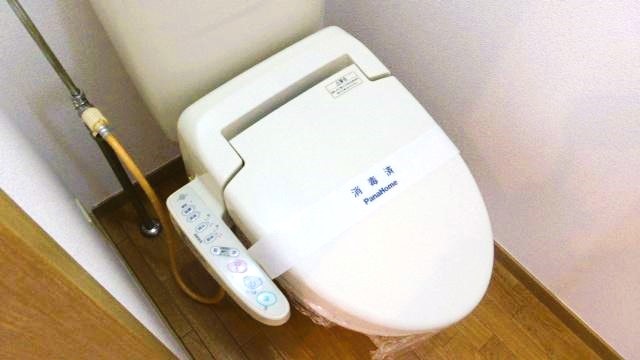 近鉄大阪線 五位堂駅 バス乗車時間：7分 最寄りバス停で下車 徒歩3分 2階建 築27年のトイレ写真