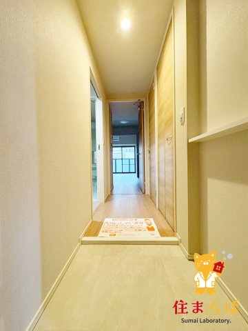 玄関　「気になったら、LINEで気軽に相談できますよ。」