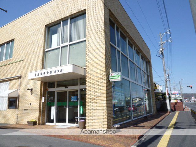 銀行　東濃信用金庫/泉支店（銀行）まで594m