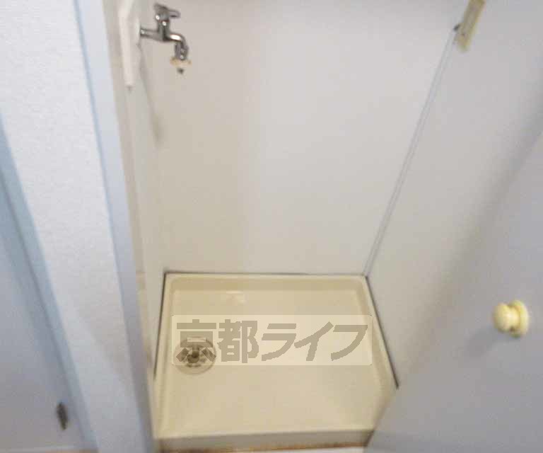 その他設備　洗濯置き場は玄関の横です