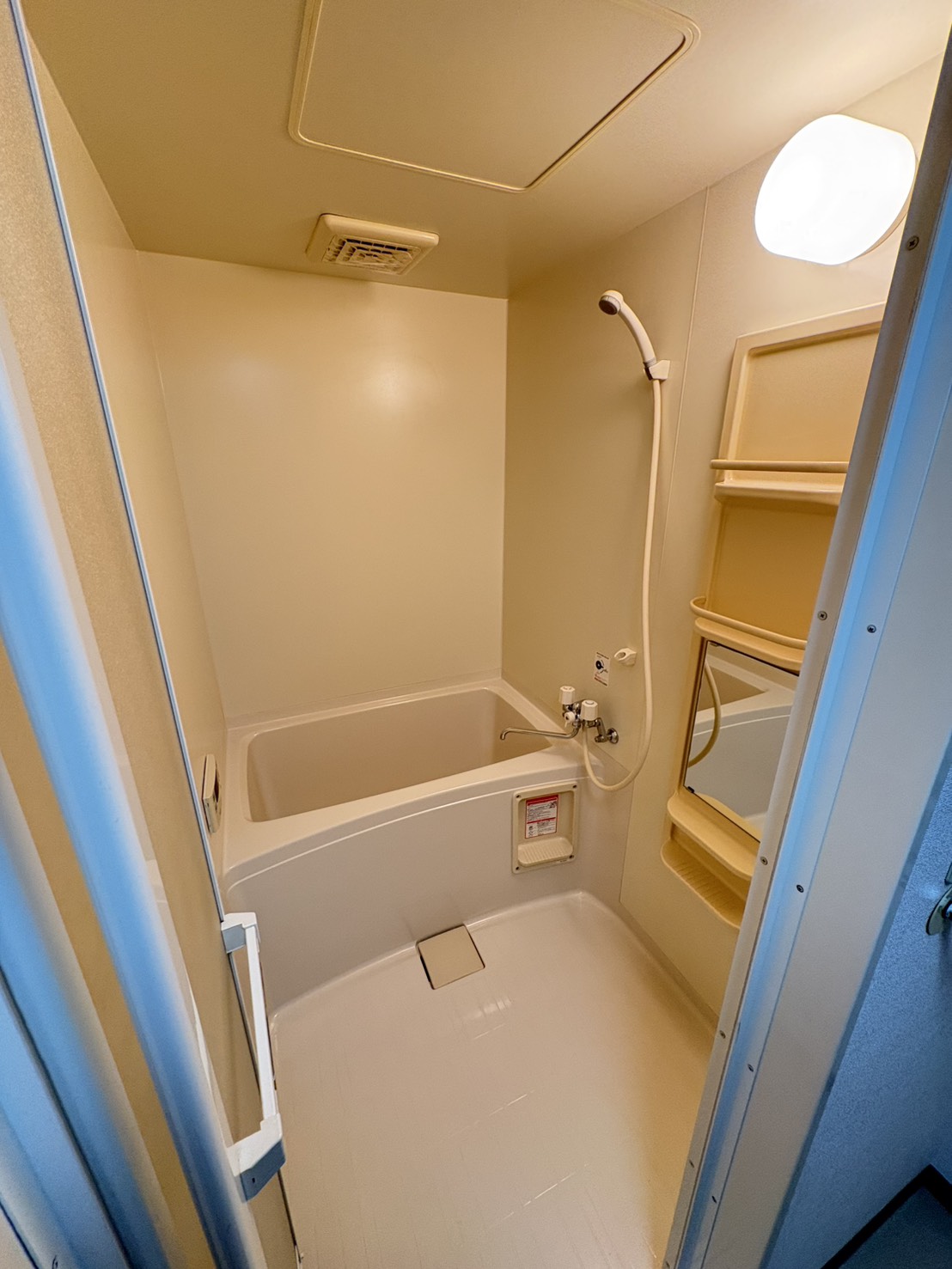 バス・シャワールーム　他号室のお写真です。参考にご覧ください。