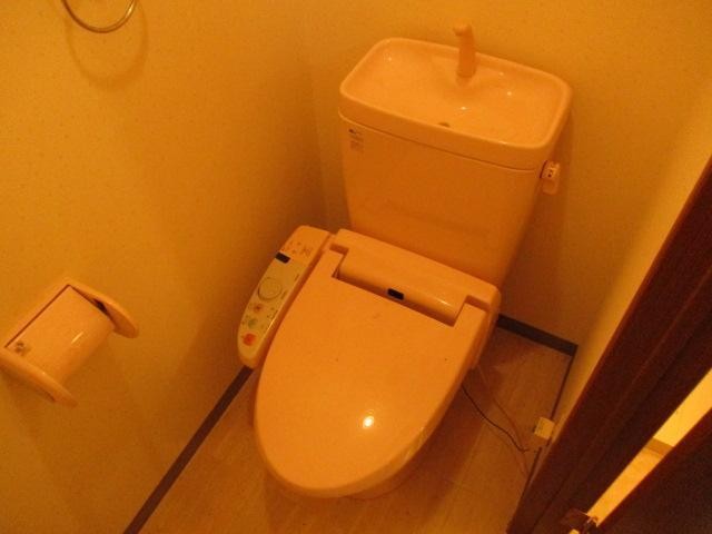 トイレ　温水洗浄便座付きトイレです！