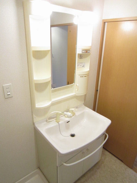 洗面設備　シャワー付き独立洗面台