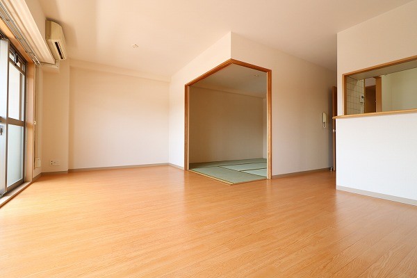 居室・リビング　広々15.3帖　南向き