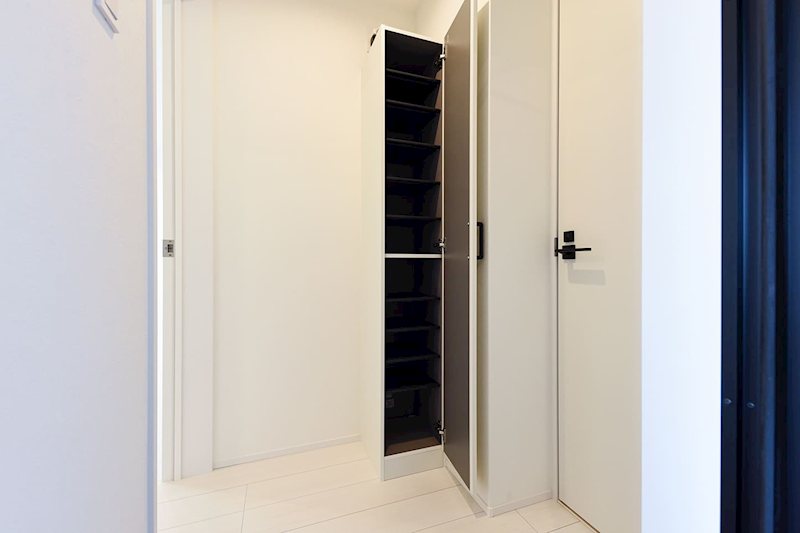 玄関　※参考写真（設備・色は同じ）