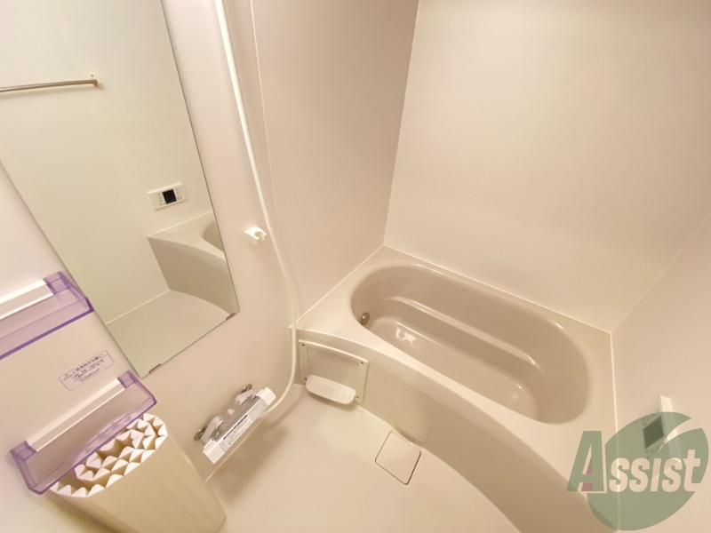 バス・シャワールーム　こちらは浴室になります。追い焚き機能も付いています。