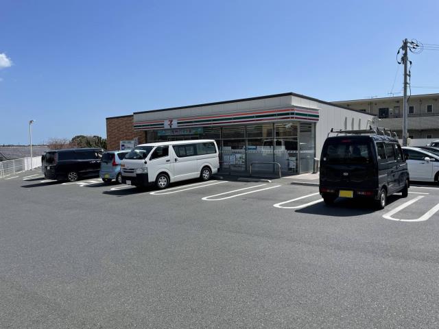 コンビニ　セブンイレブン（コンビニ）まで482m