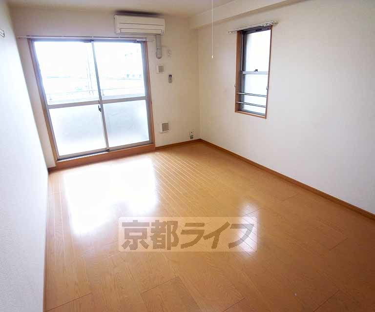 居室・リビング　広々としたリビングです