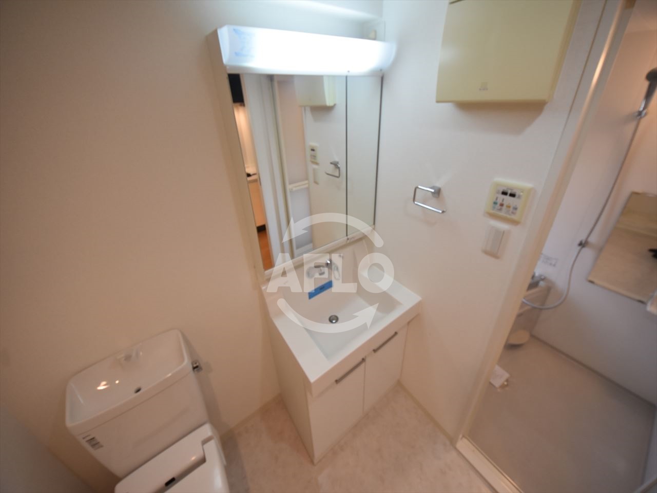 洗面設備　レジディア谷町　洗面化粧台