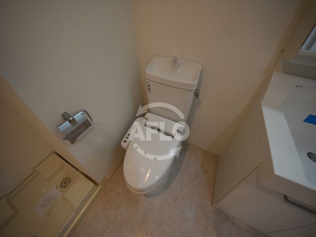 トイレ　レジディア谷町　温水洗浄便座