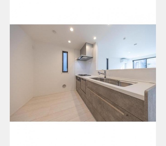 キッチン　キッチンには小窓