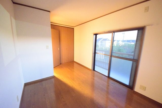 居室・リビング　☆南向きで陽当りも良いです☆