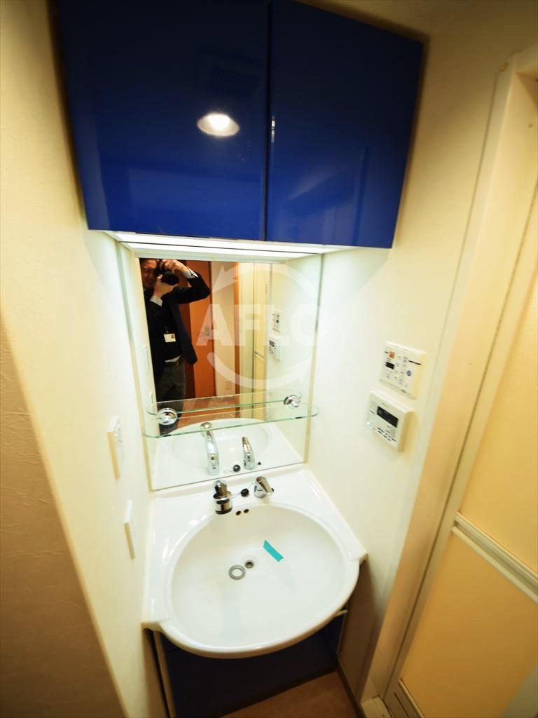 洗面設備　プレサンス心斎橋モデルノ　独立洗面化粧台